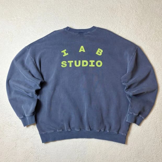 아이앱스튜디오 피그먼트 다이드 맨투맨 PN6452