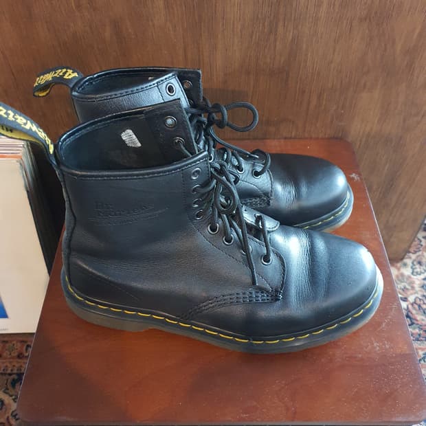 닥터마틴 1460 8홀 부츠