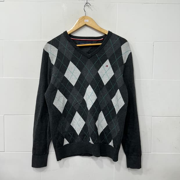 타미힐피거 브이넥 아가일 니트