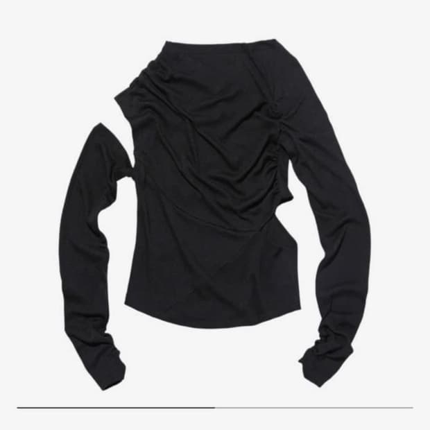 [L] 미스치프 카울 넥 셔링 탑 블랙