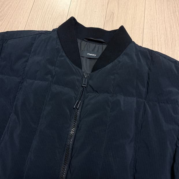 띠어리(Theory) Down Bomber Storm 경량 패딩 M