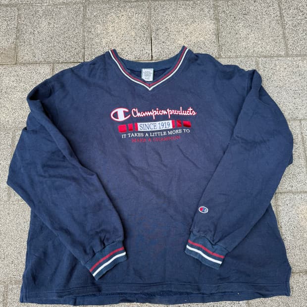 챔피온 네이비 브이넥 맨투맨