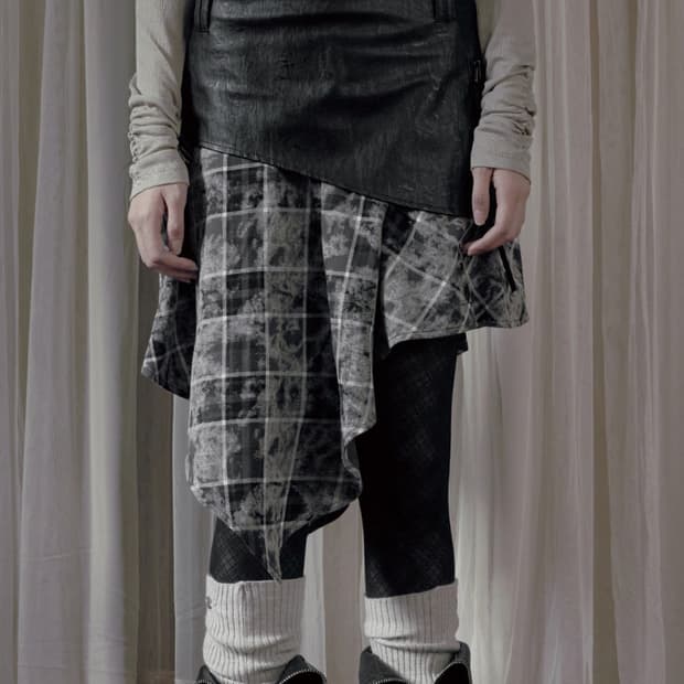 보헤미안서울 언발란스 레더 스커트