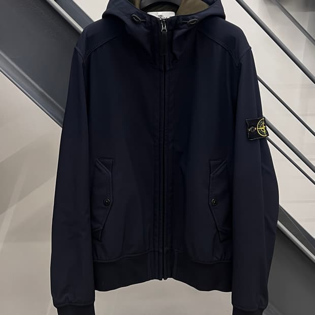 스톤아일랜드 와펜 소프트쉘 후드 자켓