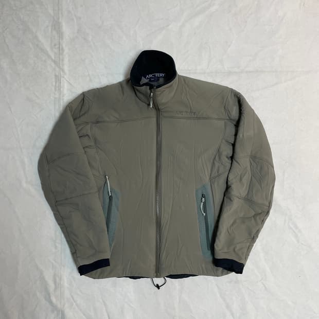 아크테릭스 집업 