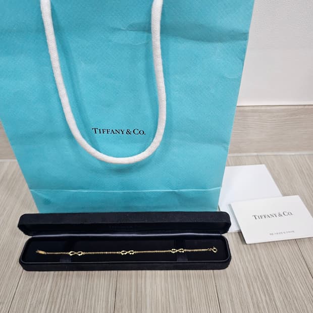 티파니앤코 인피니티 팔찌 18k 옐로우골드 판매해요~~