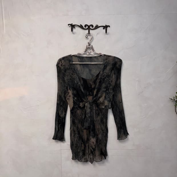 Charcoal oriental floral pleats blouse 