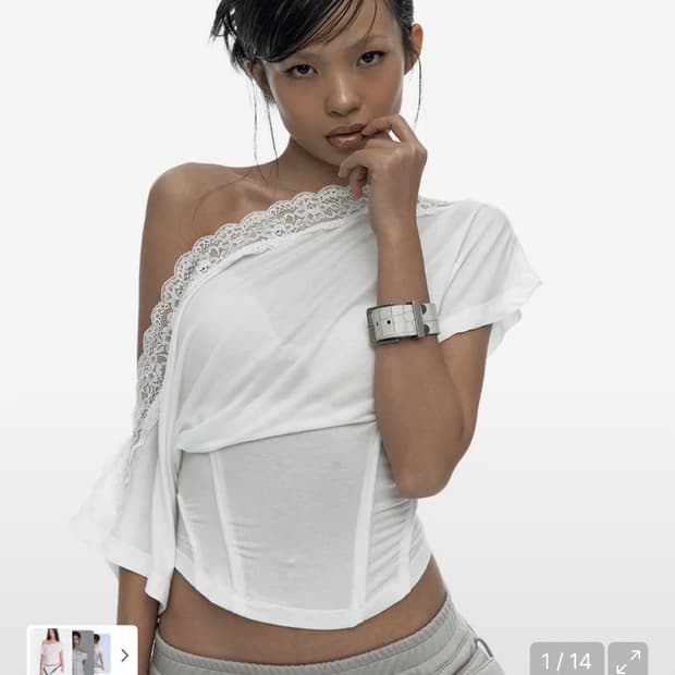 새제품) 카시코 화이트 원숄더 탑 S