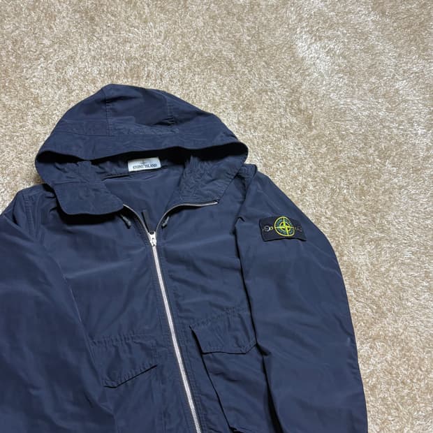 스톤아일랜드 마이크로랩스 바람막이 네이비