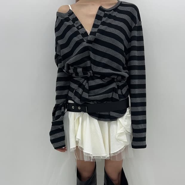 세릭_STRIPE HENLEY NECK TOP