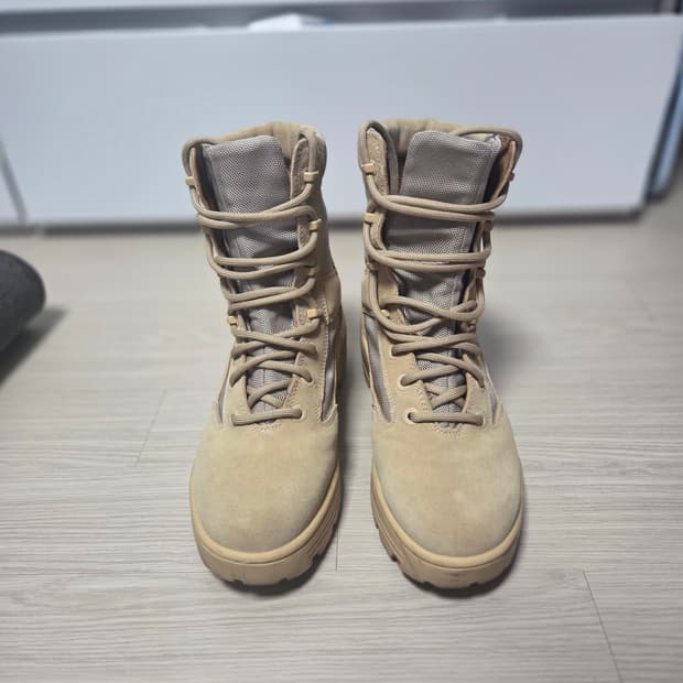 이지 시즌4 컴뱃부츠 샌드