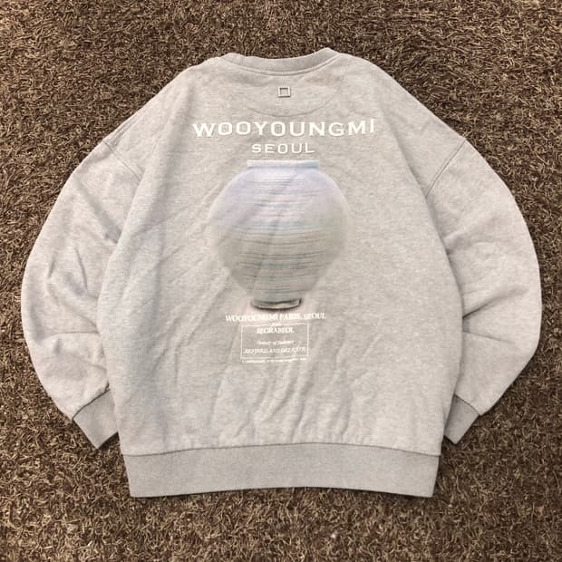 우영미 청자 백로고 맨투맨 스웻셔츠 23FW