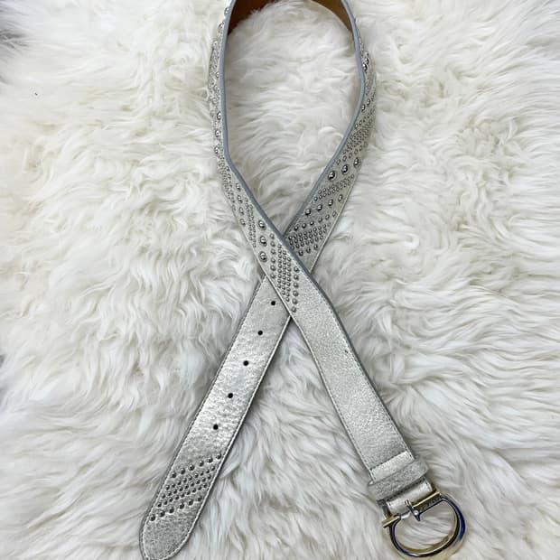 게스 스터드 로고 버클 벨트