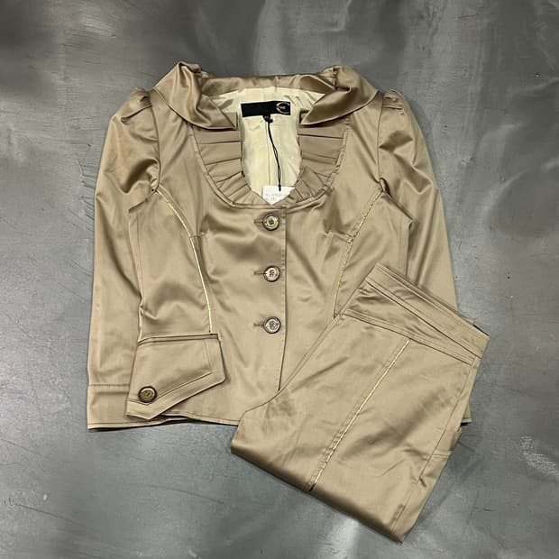  저스트카발리 데드스탁 프릴 셋업 y16300