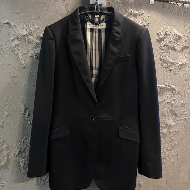 38 버버리 BURBERRY 런던 원버튼 테일러드 자켓 블랙