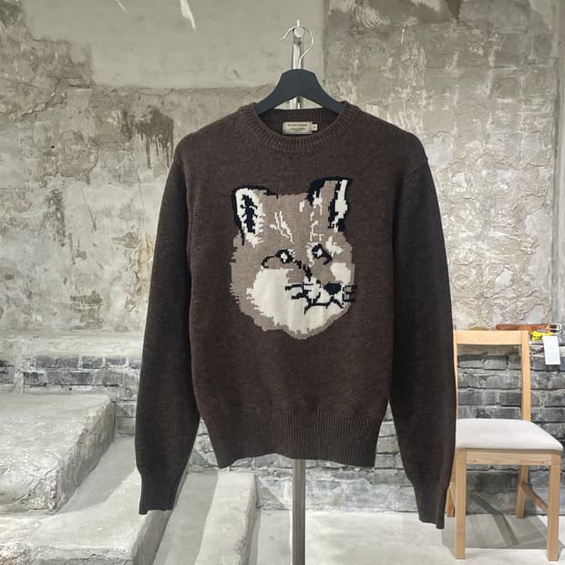 메종 키츠네 딥 브라운 폭스 헤드 풀오버 니트