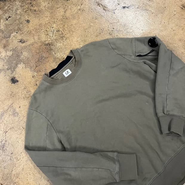 [정품/L] C.P. 컴퍼니 맨투맨 티셔츠 카키 b19