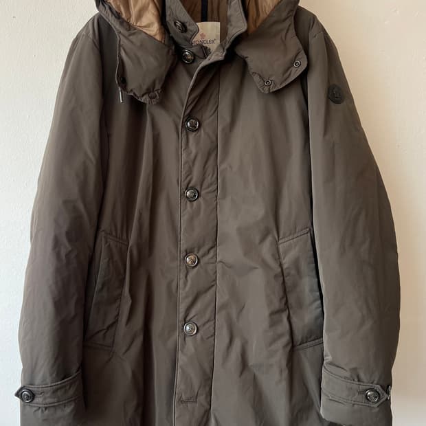 몽클레어 남성 카키 구스다운 후드패딩점퍼

