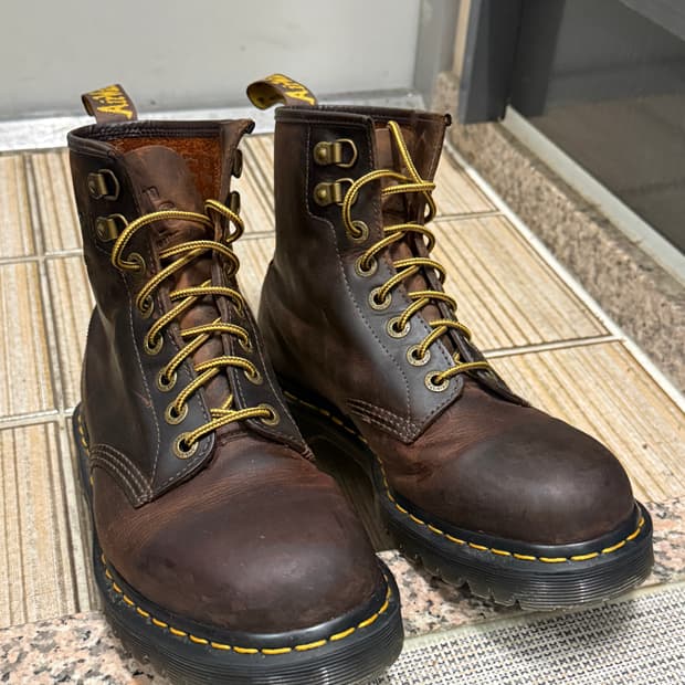 닥터마틴 디스이스네버뎃 1460 왁스드 풀 그레인 브라운