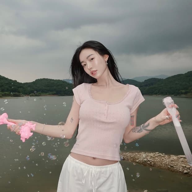 페일제이드 릴리 펀칭 버튼 티 아이보리 