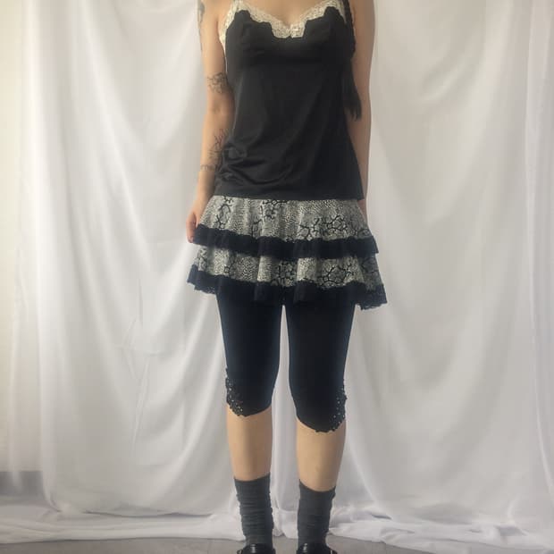Lace trimming sleeveless