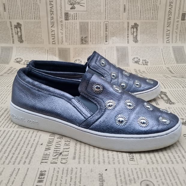 마이클코어스 크리스탈 슬립온 235