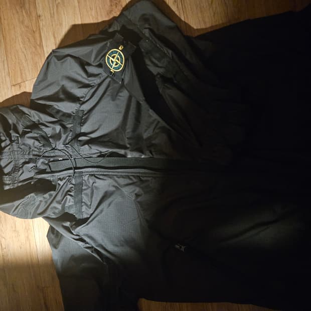 스톤아일랜드 바람막이 