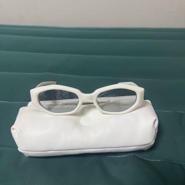 젠틀몬스터 선글라스 화이트