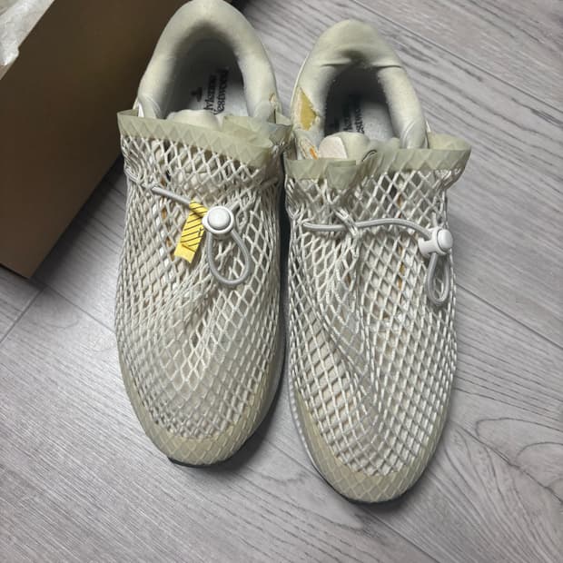 [245/하자] 아식스 비비안웨스트우드 젤카야노26