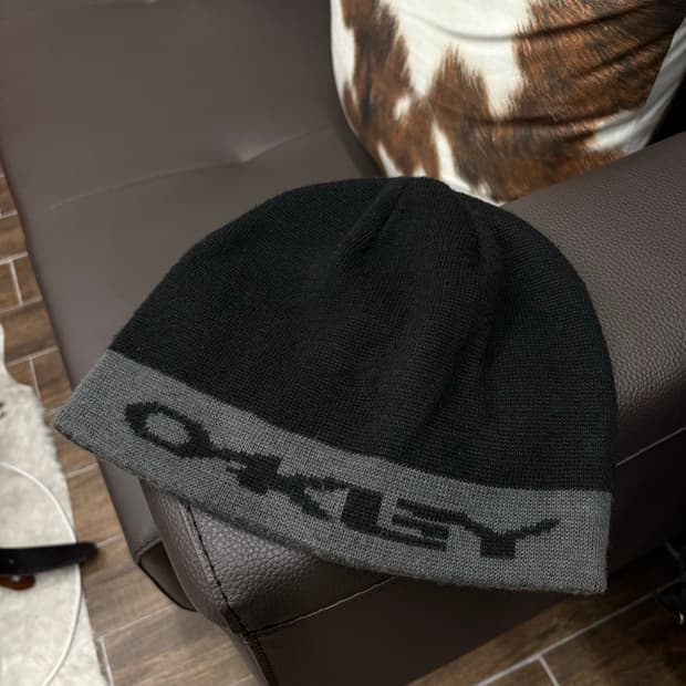 Oakley 오클리 빈티지 투톤 아이콘 비니 모자