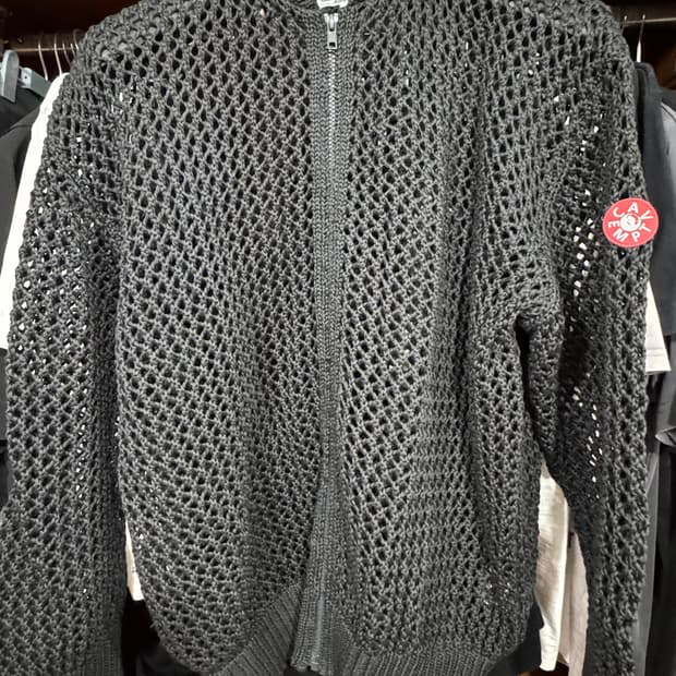 카브엠트 메쉬니트 짚업 핀매합니다.