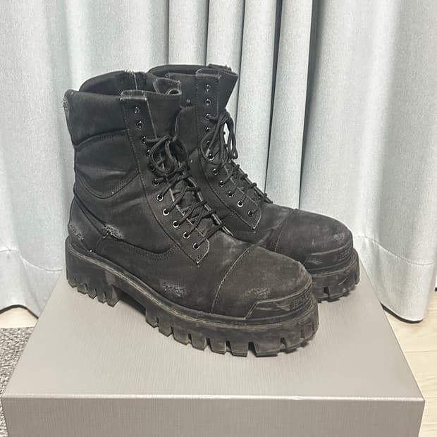 42) 발렌시아가 스트라이크 컴뱃 부츠