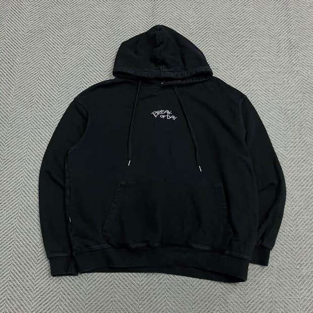 꼼파뇨 자수 후드티 v5496