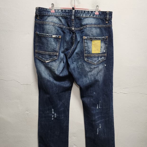 디스퀘어드2 데미지 8부 워싱 데님 청바지