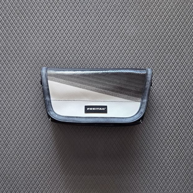 프라이탁 제이미 *참기름타프 화이트 블랙 그라데이션