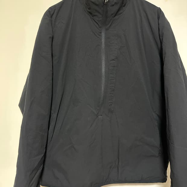 데상트 반집업 아노락