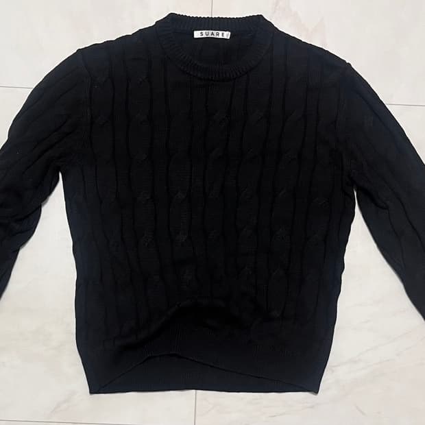 수아레 꽈베기 니트