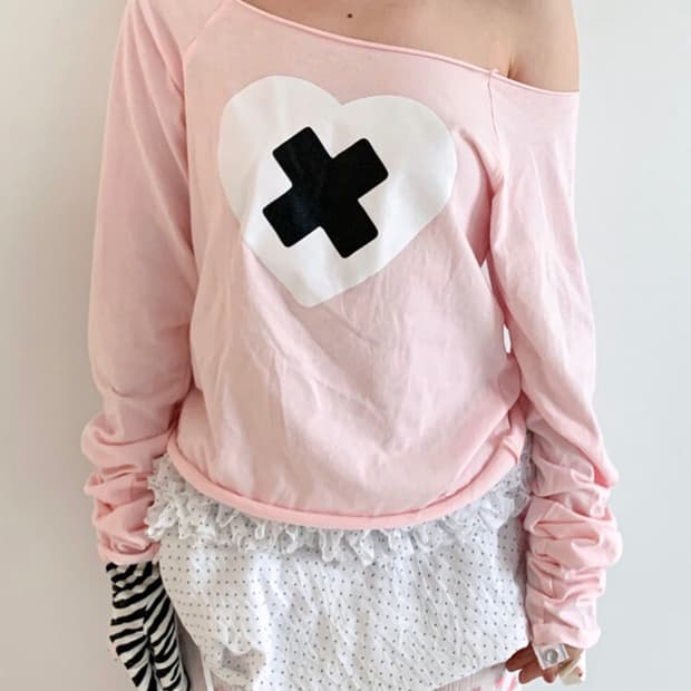 샵페어리 cross heart cut off t-shirt