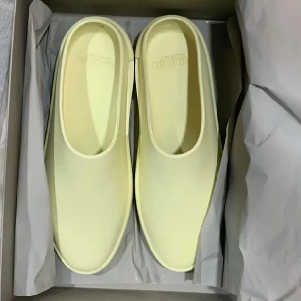 Fear of God The California Canary 슬리퍼 