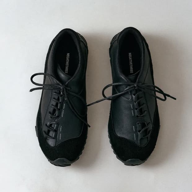네거티브쓰리 Curved Lace No.2 Sneakers_Black