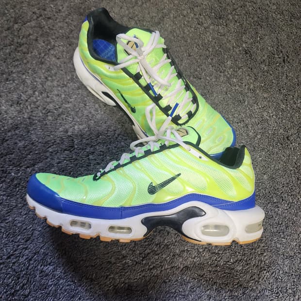 나이키 에어맥스 플러스 고스트그린올드로얄