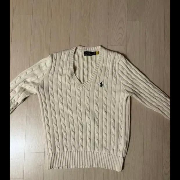 폴로 브이넥 니트 아이보리