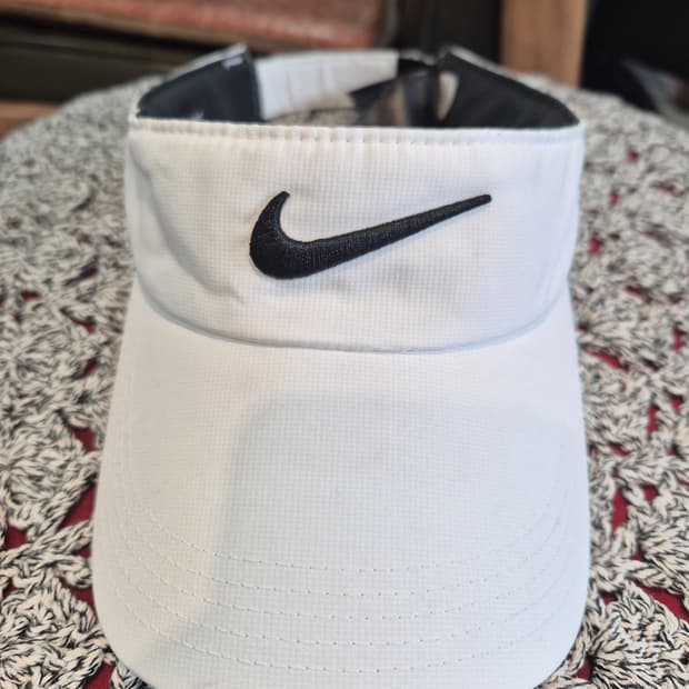 나이키 드라이핏 화이트 썬캡