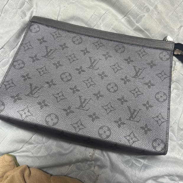 {최저가} 루이비통 건메탈 클러치