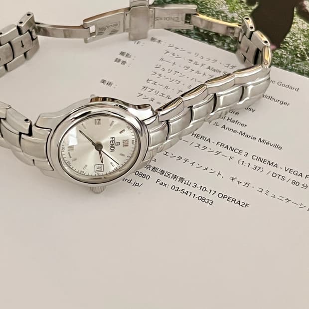 FENDI 실버 라운드 다이얼 펜디 시계