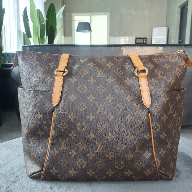 루이비통 토탈리 숄더백 MM