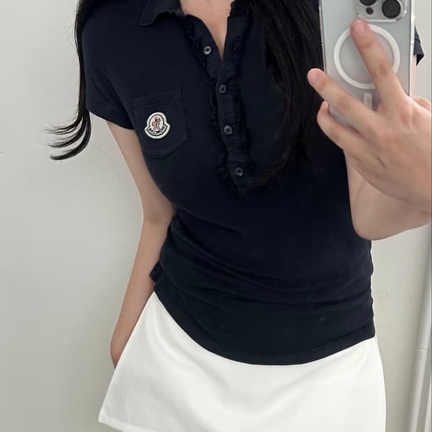 몽클레어 와펜 프릴 포켓 카라 티셔츠