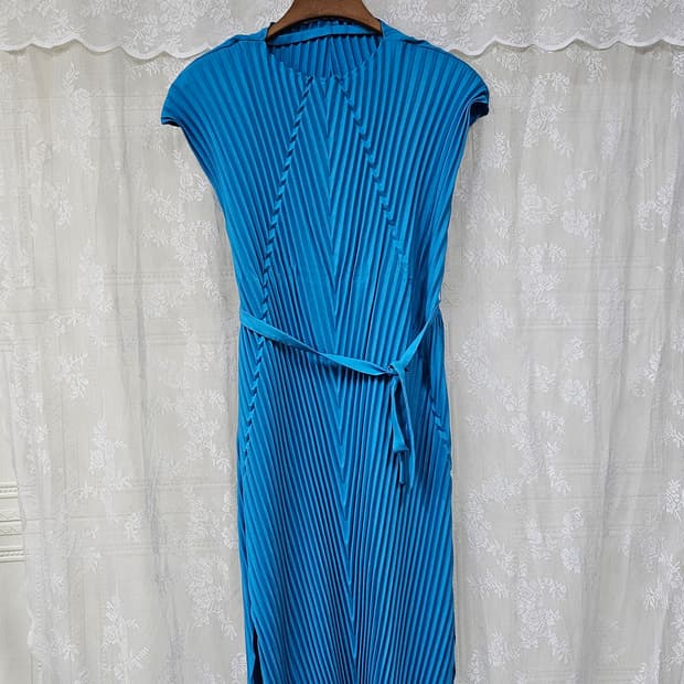 플리츠미 민소매 원피스