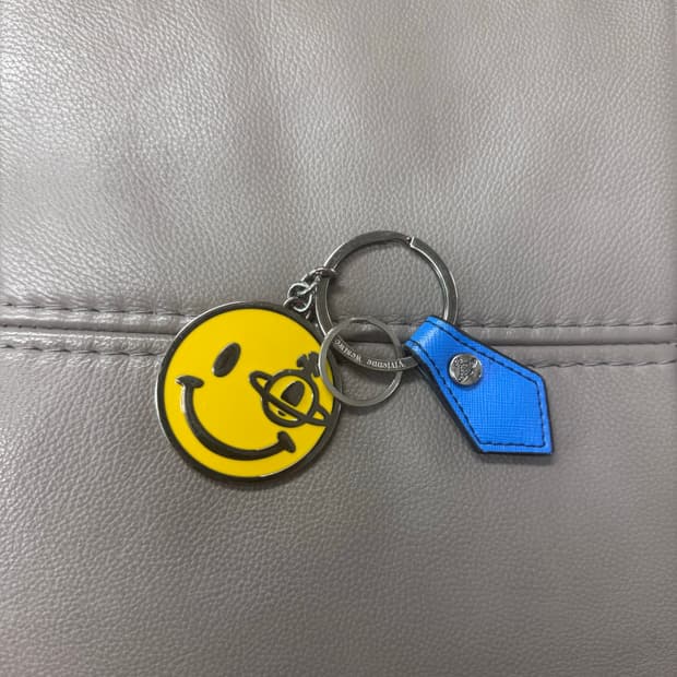 비비안웨스트우드 스마일 키링