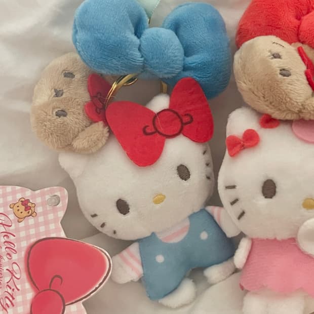 일본 산리오 정품 키티 타이니참 블루 핑크 마스코트 키링 50주년